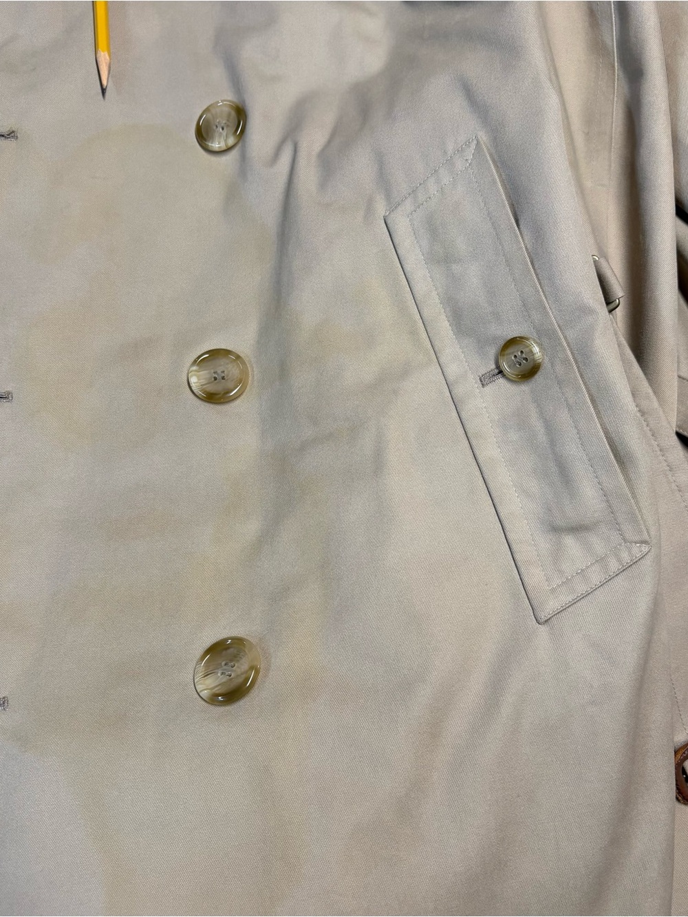 Burberry trench coat. - Picture 14 of 15